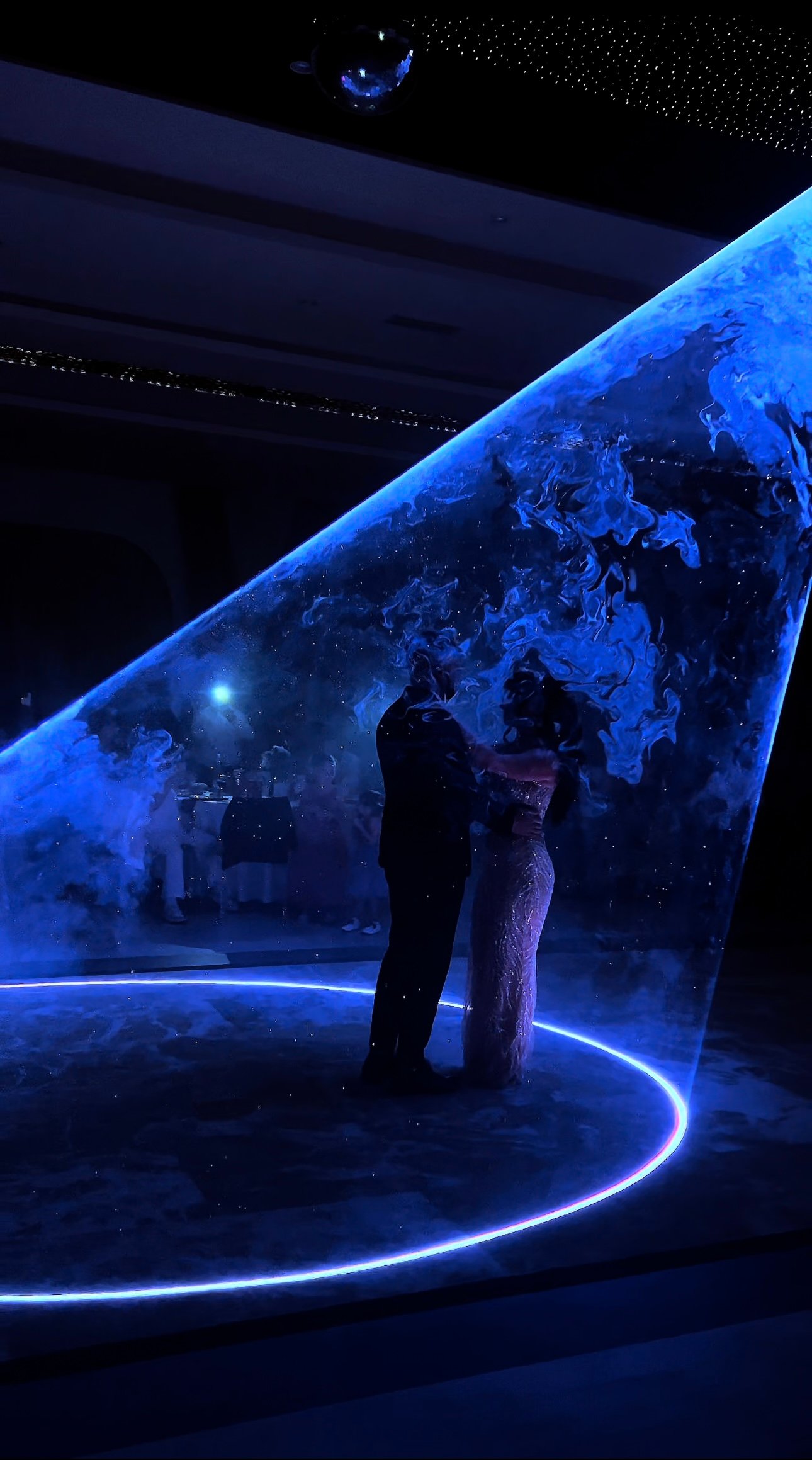 Magical first dance laser light with fog effect